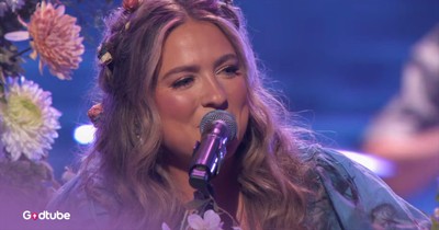 Leanna Crawford 'Still Waters (Psalm 23)' Live Performance