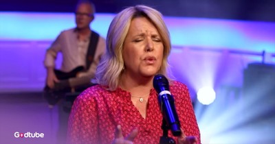 How Great Thou Art' Worship Team's Upbeat, Powerful Rendition
