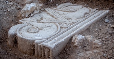 Ancient columns unearthed in Israel, ancient columns are unearthed in Israel