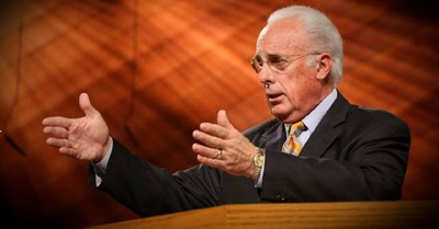 LGBTQ Outlet Calls John MacArthur an 'Old White Hate Pastor' over MLK Comments