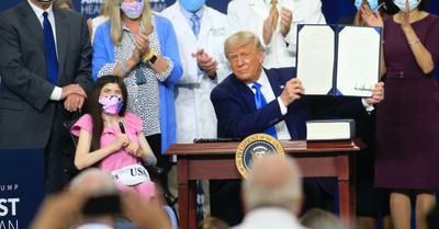 Donald Trump signing executive order, Trump signs order protecting patients with preexisting conditions