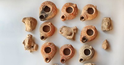 Israeli Archaeologists Unearth Ancient Oil Lamps Featuring Christian, Jewish Symbols