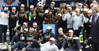 Baylor Bears posing with the NCAA Championship trophy, Baylor Coach Credits Team’s Faith and Selflessness for National Title