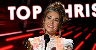 Lauren Daigle, Lauren Daigle performs "Look Up Child" on American Idol