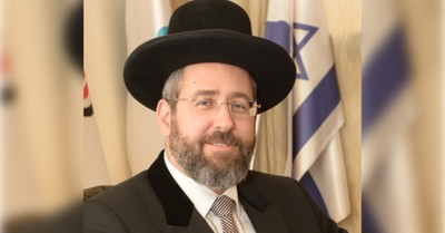 Israel's Chief Rabbi Asks Citizens to Fast to End the Coronavirus Pandemic