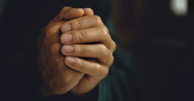 4 Ways to Make Prayer a Priority This Year