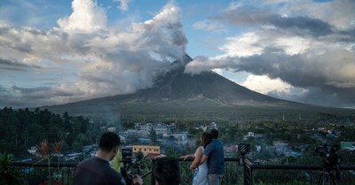 Filipino Officials Warn Gentle Mayon Volcano Eruption Could Turn Violent