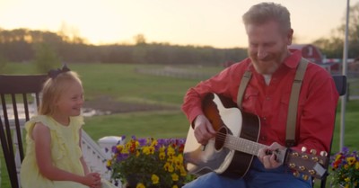 Little Indy Joins Dad Rory Feek for a Touching Father-Daughter Duet of ‘Papa What If’
