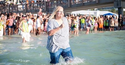 Ex-Witch Baptizes 200 on Florida Beach