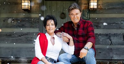 GODTUBE PREMIERE: T.G. Sheppard & Kelly Lang Release Music Video for 'Tender Tennessee Christmas'