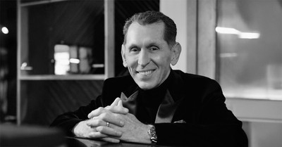 Tim Lovelace Releases New Album 'On A Different Note'