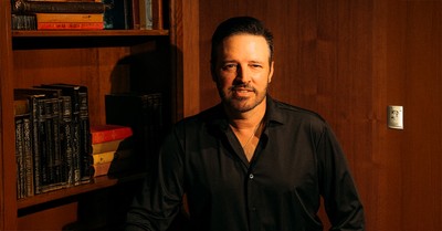 Opry Member Mark Wills Returns to His Roots with Grand Ole Revival, Rare Live Recording Captured Inside the Historic Opry Circle