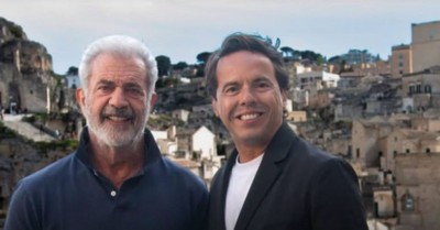 Mel Gibson Teams Up With Pastor Samuel Rodriguez for ‘The Resurrection of the Christ’