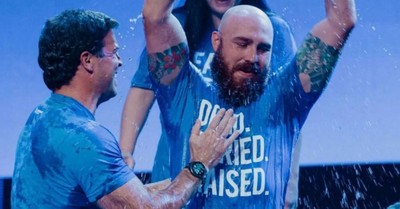 882 Baptized at Texas Church in 'Hurricane of Grace': 'Jesus Has Changed Everything'
