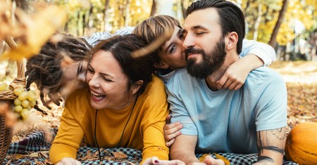 5 Cozy Autumn Activities the Whole Family Will Love