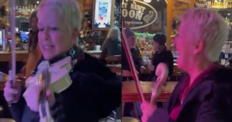 Woman's Incredible Fiddle Performance Wows Audience And Band