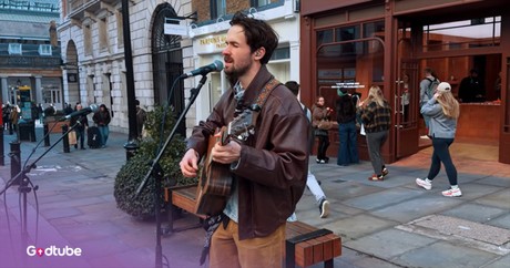 Busker's Fantastic Cover of Kenny Rogers' 'The Gambler' 