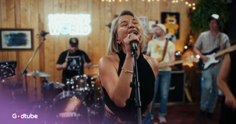 Jaw-Dropping Cover of Janis Joplin Classic Stuns