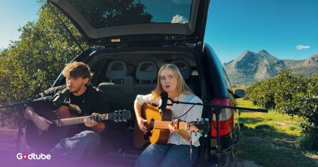 Duo’s Chilling Cover of Simon and Garfunkel’s ‘Homeward Bound’