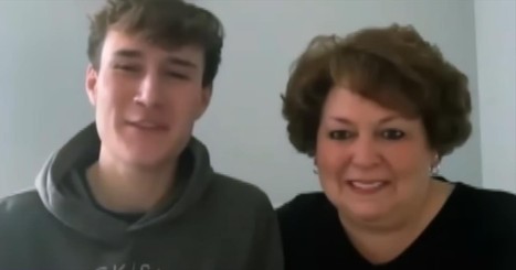 Nurse’s Love and Compassion Shines as She Responds Yes to Dying Patient’s Request