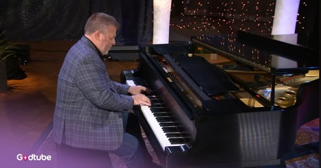 Beautiful Piano Instrumental of ‘Because He Lives’