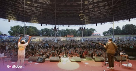 Thousands Join Together for Breathtaking Rendition of ‘Hallelujah’