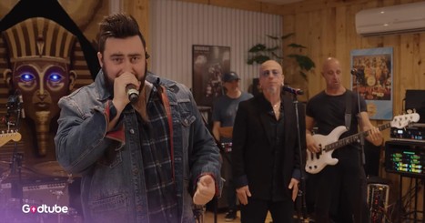 Incredible Rendition of Hall  Oates’ Classic ‘Kiss on My List’