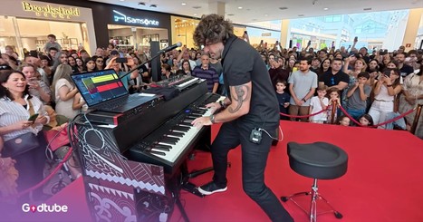 This Incredible ‘Don’t Stop Believin’’ Performance Draws Huge Crowd
