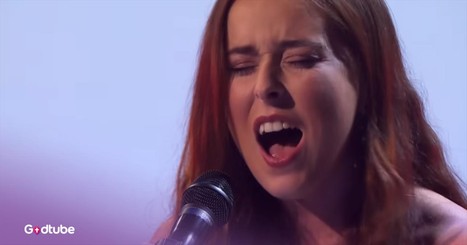 Woman Earns 4-Chair Turn With Unique Cover of ’80s Hit ‘Down Under’