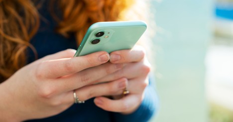 Family Watchdog Urges Parents to Avoid Giving Children iPhones This Christmas