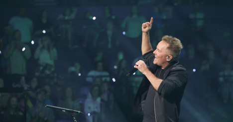 Chris Tomlin Reminds Us Why the King Is Still the King
