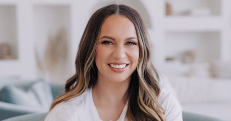 Christine D’Clario Urges the Church to Embrace Therapy – But Says the Right Kind Matters