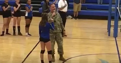 Army+Chaplain+Sings+The+National+Anthem+With+Teenage+Daughter
