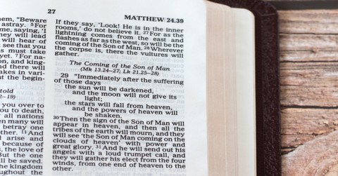 A Prayer for Steadfast Faith on Holy Tuesday - Your Daily Prayer - April 15&nbsp;