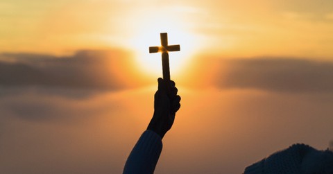 What Does it Mean to Be Righteous? (2 Corinthians 5:21) - Your Daily Bible Verse - January 28