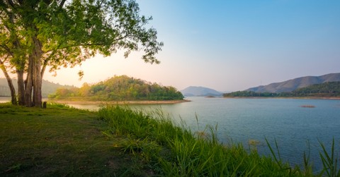 7 Verses and Prayers to Calm Your Anxious Heart