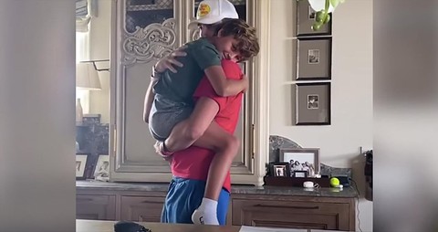 Luke+Bryan+Brought+To+Tears+Over+Son%27s+Heartwarming+Birthday+Surprise