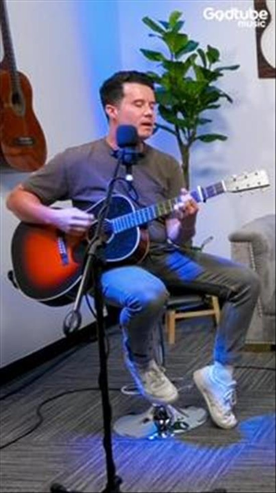 Eauclaire performs acoustic version of 'You Me the Kids'