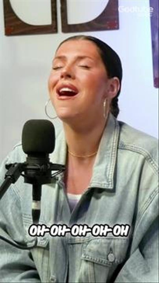 Lizzie Morgan Performs Special Piano Version of 'Unlearning'