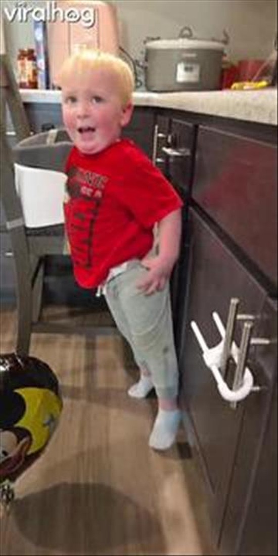 Toddler Gets a Wedgy