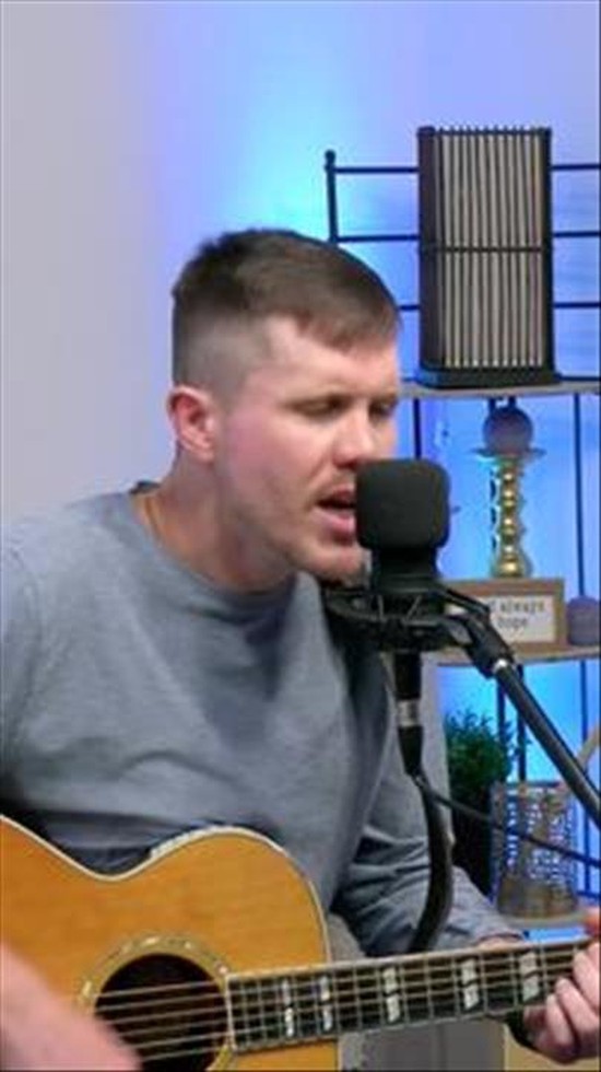 Trent Harmon Performs Acoustic Version of 'Scars & Sins'