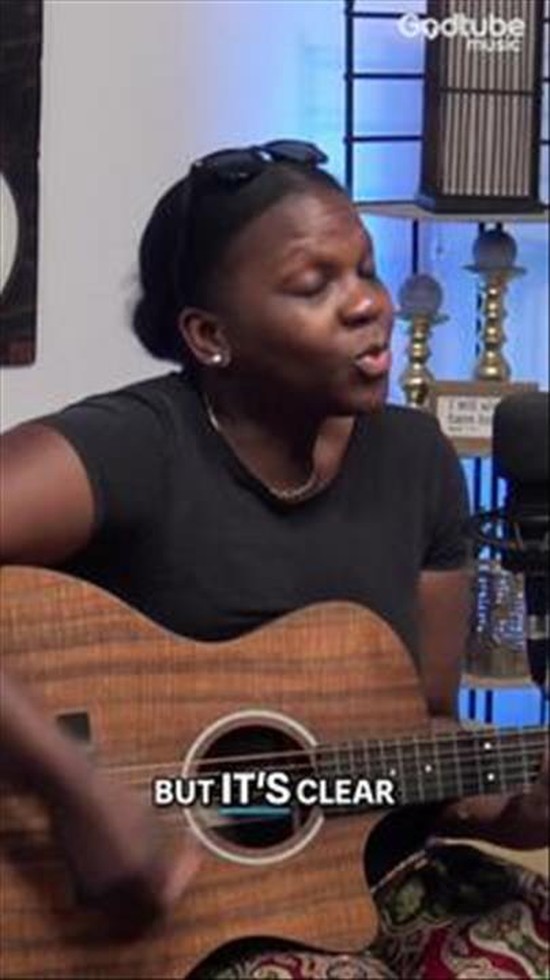 Rising Christian Singer Naomie Celeste Performs Acoustic Version of Her Song 'Thank You'