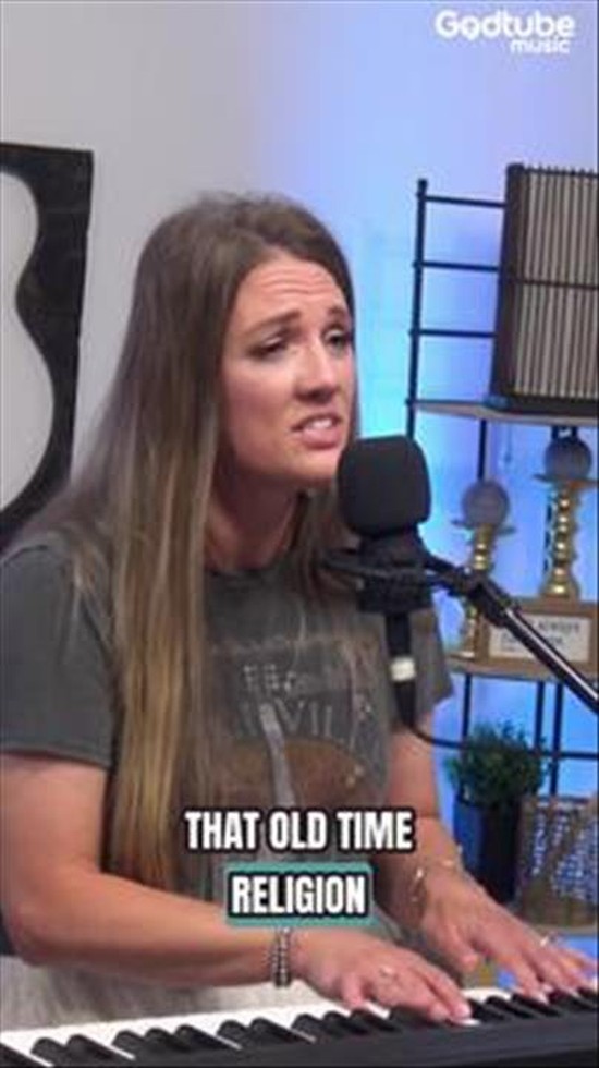 Kelly Alayna Performs 'Take Me Back To Church' in Nashville