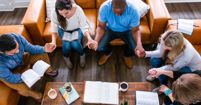 bible study friends holding hands praying