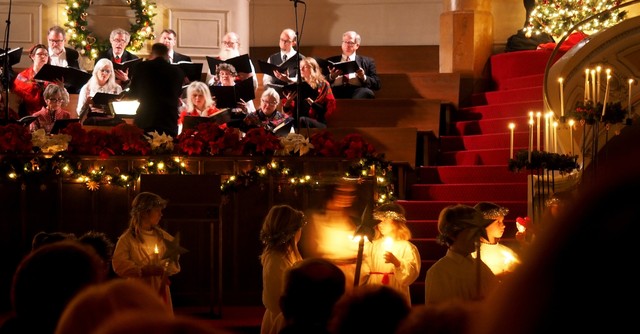 church christmas prayer, people inside church decorated for christmas