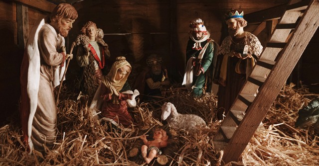 Christmas nativity manger scene figurines