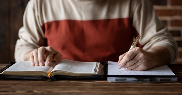 person studying the bible with pen, popular bible verses about fear