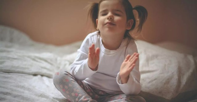 child praying, pray without ceasing