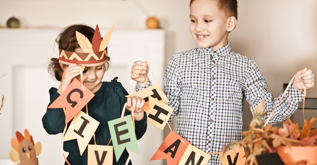 5 Meaningful Family Thanksgiving Traditions to Start This Year