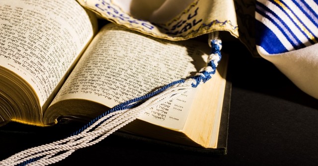 jewish prayer shawl and torah